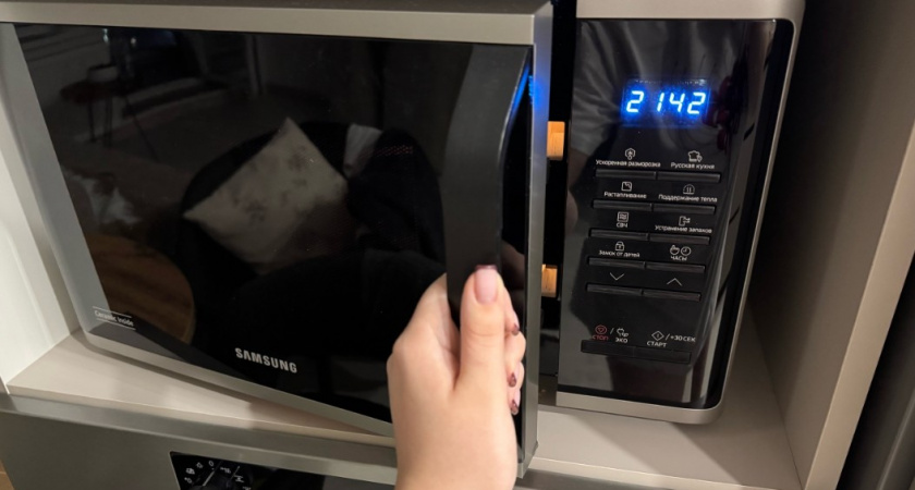 3 ст. л. на 2 стакана воды - и микроволновка заблестит с новой силой: ни жира, ни запаха - кристальная чистота без капли химии