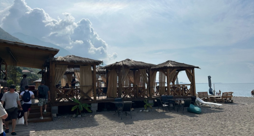 "Все было хорошо, пока не вышли за территорию пансионата": вот как прошел отпуск россиян в Абхазии - честный отзыв