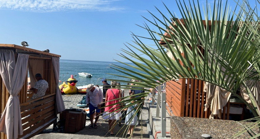 "Лучше бы ты утонула": туристы съездили в Абхазию и отдали вымогателям 50 тысяч - жуткая история россиян 