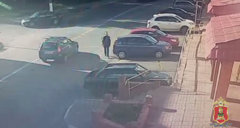 Туриста без прав из Чувашии, угнавшего машину в центре Твери, нашли за несколько часов