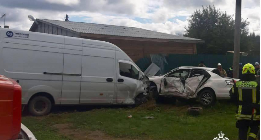 Авария с участием двух автомобилей в Калининском округе: есть пострадавшие