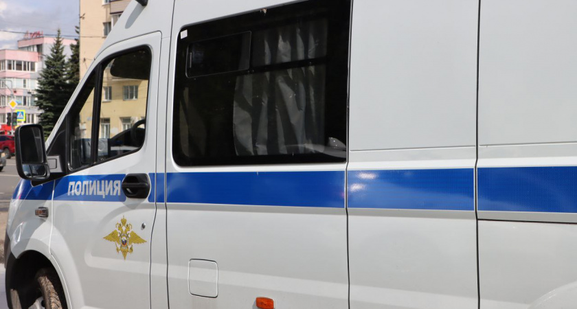 Двое жителей Конакова напали на мужчину у электрички и ограбили его