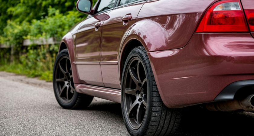 Эксперты объяснили, зачем водители массово снимают брызговики с машин