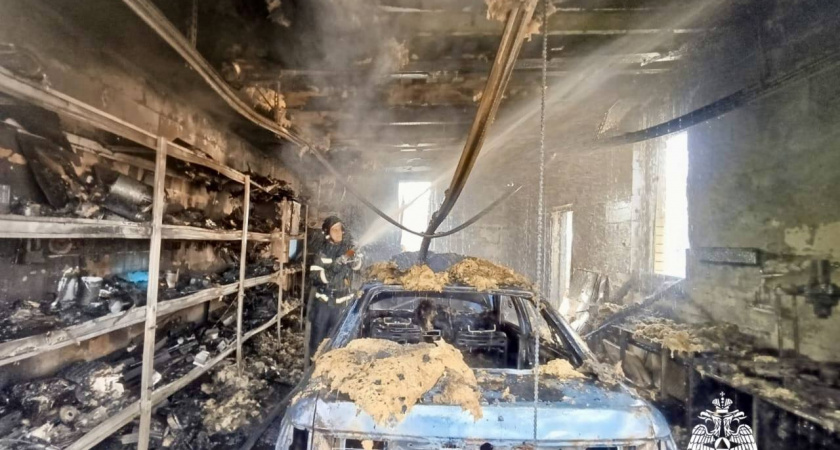 Сварочные работы стали причиной серьезного пожара в тверском гараже