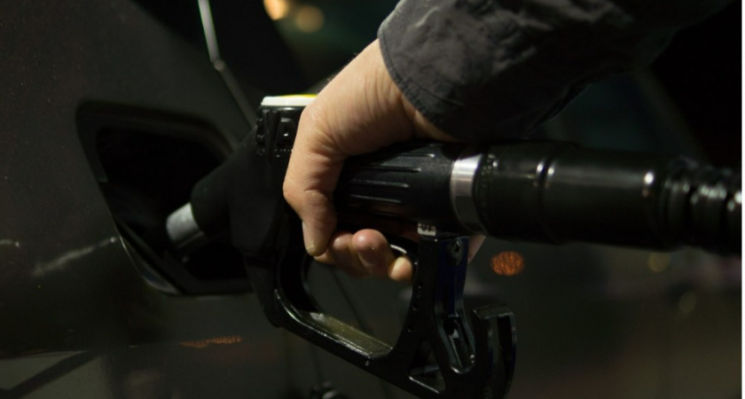 Залил бензин, а он из 95 превратился в 92: эксперт мне рассказал, что дело в крышке бензобака 