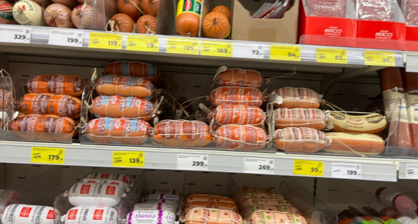 Бумажный фарш, ни грамма мяса: Росконтроль назвал бренды колбасы, которые нельзя брать даже с 50% скидкой