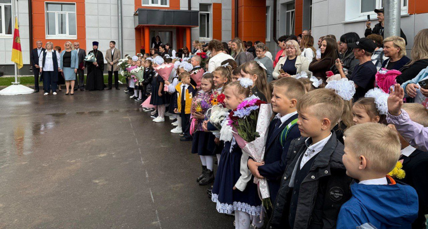 Подарок ко Дню знаний: дети Вахонина и Максатихи получили новые школы