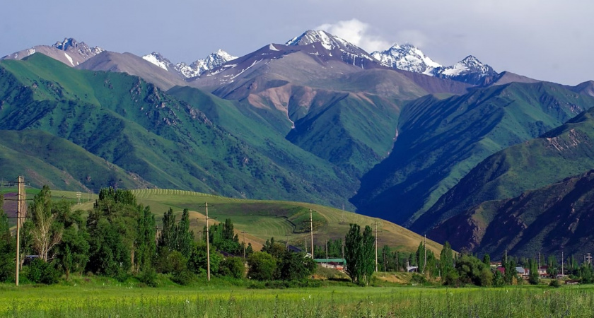 Поехала в Кыргызстан и обомлела - здесь до сих пор ловят попутки и "живет" Ленин: вот что скрывает горный рай