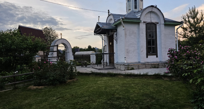 В Тверской области у священника украли кошелек и телефон