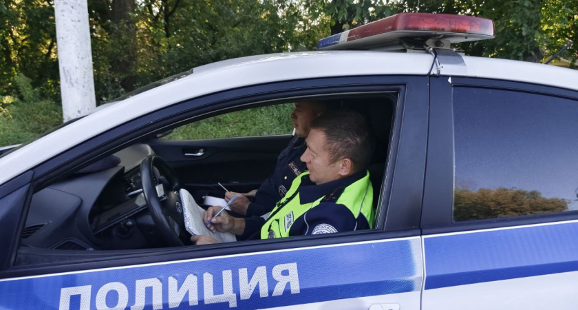 В Твери водитель Hyundai проехала на красный и сбила троих пешеходов