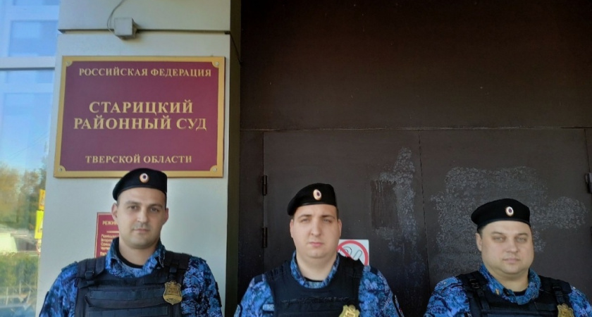 В Старицком округе приставы помогли женщине, которой внезапно стало плохо на улице