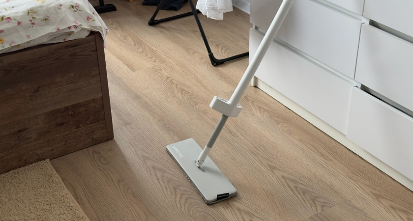 С кухни, но не уксус: 1 ложку в ведро — и полы блестят ярче звезд, а вирусы мрут: лайфхак  