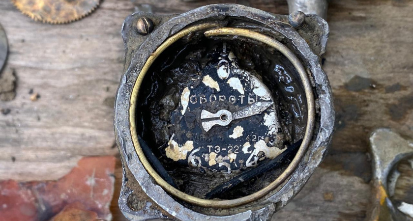 Фрагменты бомбардировщика Пе-2 подняты поисковиками в Тверской области