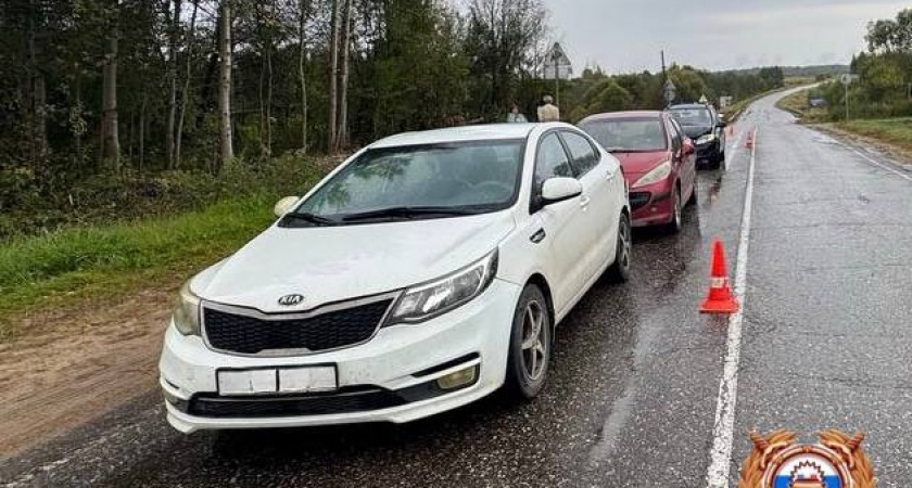 Авария с участием трех машин произошла на федеральной трассе М-10 в Лихославле