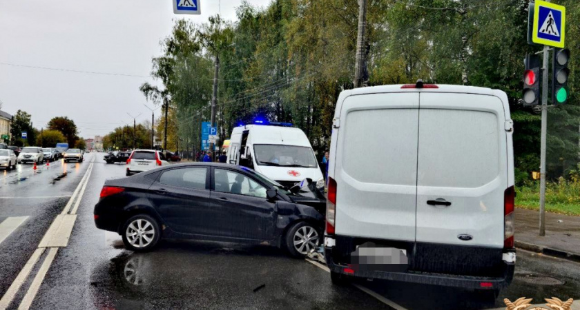 Массовое ДТП на улице Дарвина в Твери: пострадали 4 машины и 5 человек