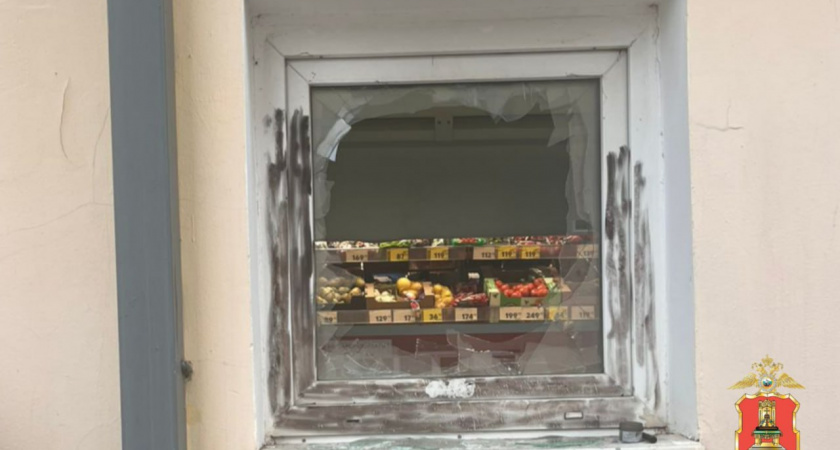 Житель Торжокского округа задержан за кражу алкоголя и торта из магазина на улице Вагжанова в Твери