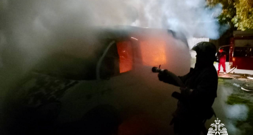 Автомобиль «ГАЗ Соболь» поврежден в результате пожара в Кувшиново