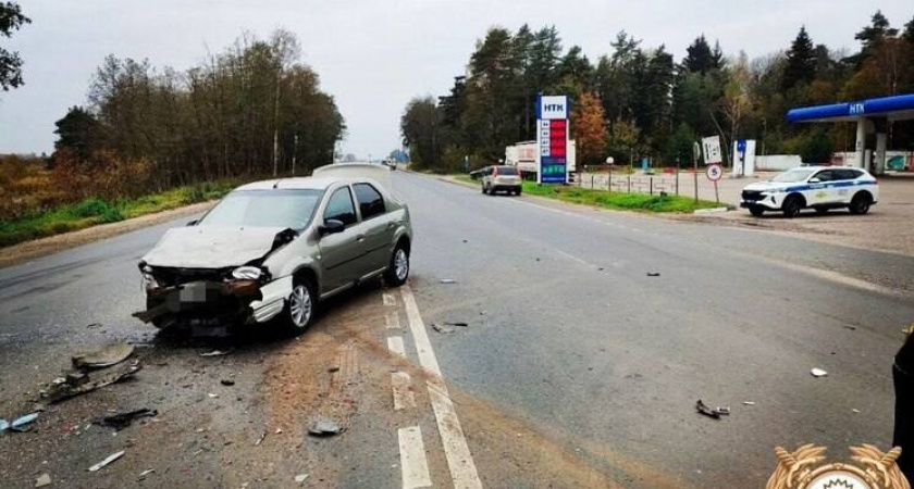 В Твери водитель спровоцировал массовое ДТП и сбежал, бросив раненого пассажира
