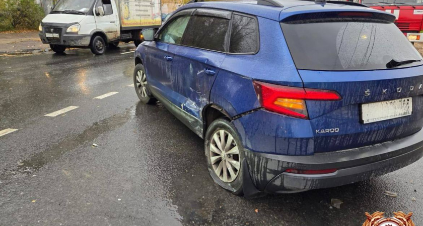 В Твери трое детей пострадали при столкновении Škoda и Hyundai на улице Николая Корыткова