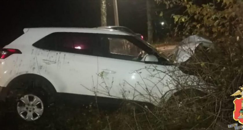 В Твери мужчина в состоянии наркотического опьянения угнал у женщины Hyundai Creta, угрожая ей осколком бутылки