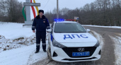 В Тверской области госавтоинспектор помог пострадавшим в ДТП с перевернувшимся автомобилем