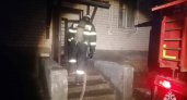 В Кашине Тверской области пожарные спасли двух человек из горящей квартиры