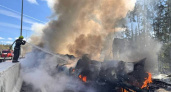 На трассе М-11 под Тверью столкнулись два грузовика и легковушка — произошло возгорание
