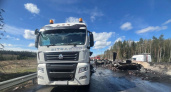 На трассе М-11 в Тверской области столкнулись три фуры: один человек пострадал