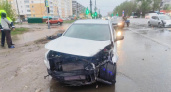 В Твери женщина на Nissan Leaf проехала на красный — пострадал другой водитель