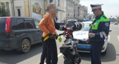 В центре Твери автоинспекторы задержали подростка на питбайке