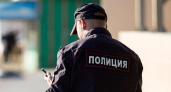 Неизвестный разбил несколько иномарок, припаркованных возле домов в микрорайоне Мигалово