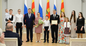 Лучшие люди Верхневолжья получили заслуженные награды ко Дню России