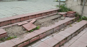 В городе Удомля власти не спешат ремонтировать лестницу, на которой травмировалась женщина