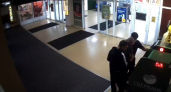 В Твери двое мужчин с ножом ограбили приятеля и украли его телефон