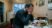 В Твери хозяева общежития ограбили своего гостя во время застолья