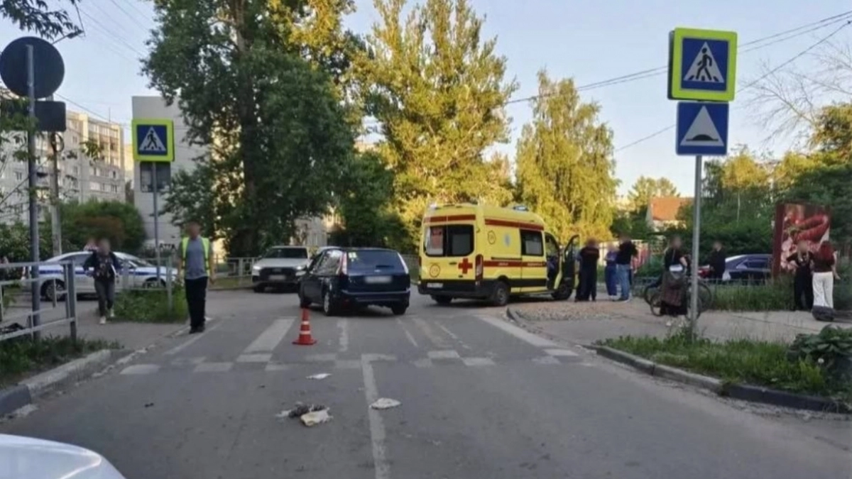 В Твери 4-летняя девочка погибла под колесами автомобиля на пешеходном переходе