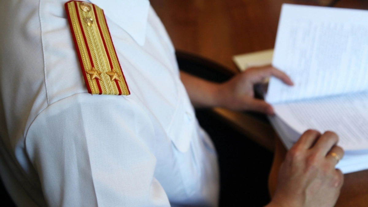 Житель Максатихи попытался задушить сына за сделанное замечание
