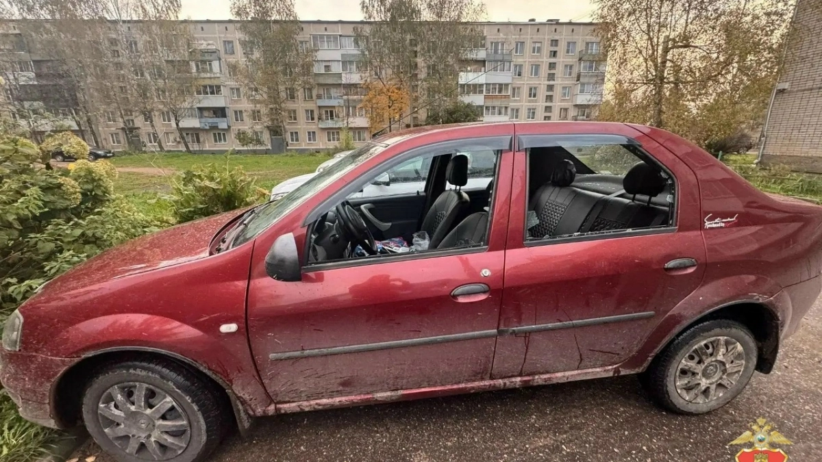 В Зубцове мужчина с ножом угрожал новому избраннику экс-супруги, а затем разбил авто