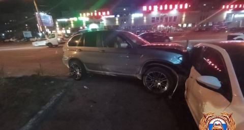 Четыре человека попали в больницу после массовой аварии в Твери