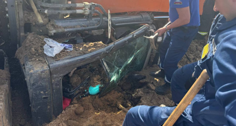 В Калининском округе водитель экскаватора получил травмы — прокуратура начала проверку