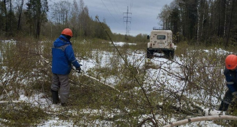 В Тверской области энергетики продолжают устранять последствия снежного циклона