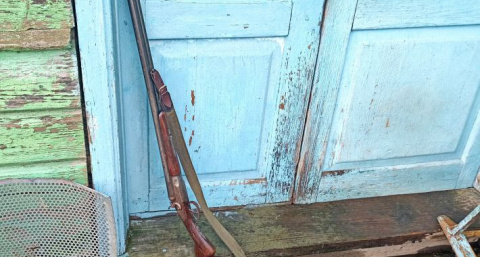 Жительница Лихославльского района угрожала ружьем подвозившему ее таксисту