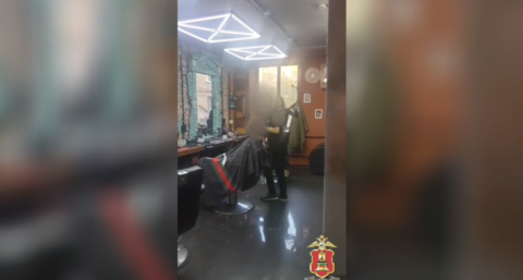 Барберы вне закона обслуживали тверичан в одном из салонов красоты