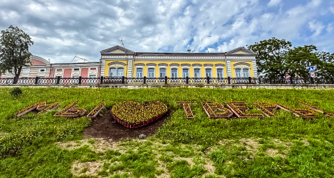 В этом году в Твери планируют высадить более 3 тысяч квадратных метров цветников