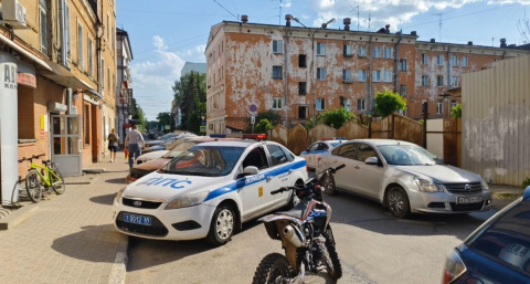 Очередного несовершеннолетнего любителя езды на питбайке задержали в центре Твери сотрудники Госавтоинспекции 