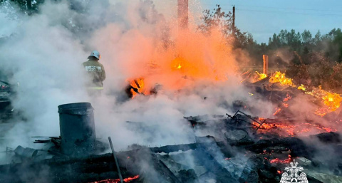 Жилой дом дотла сгорел в деревне Старенькое под Тверью