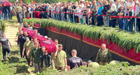 Более 800 останков бойцов ВОВ перезахоронили на мемориальном кладбище Ржева